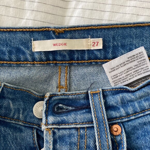Levi's Wedgie Straight Jeans - Picture 4 of 5